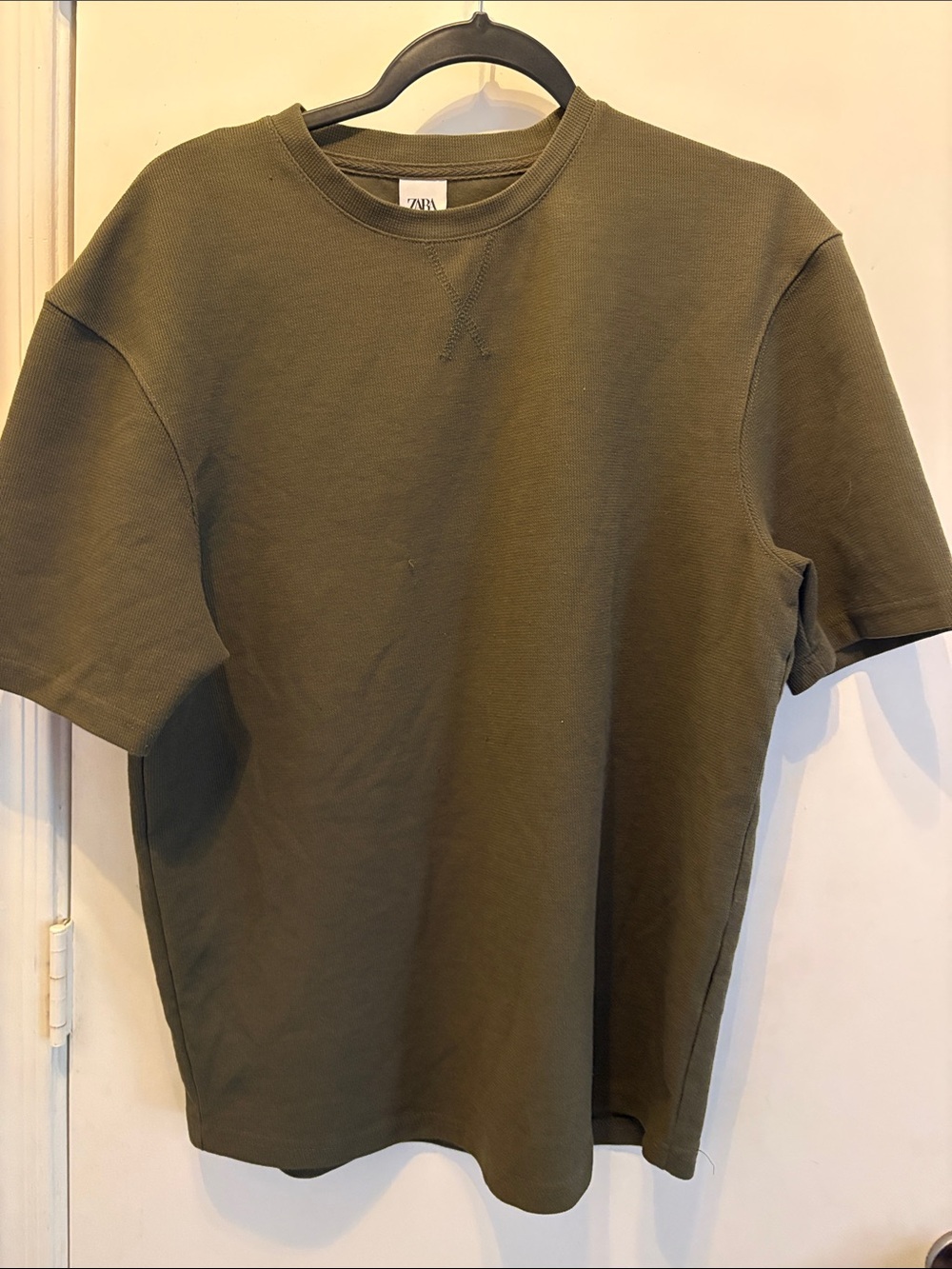 Zara Men's Short Sleeve Crewneck T-Shirt in Olive